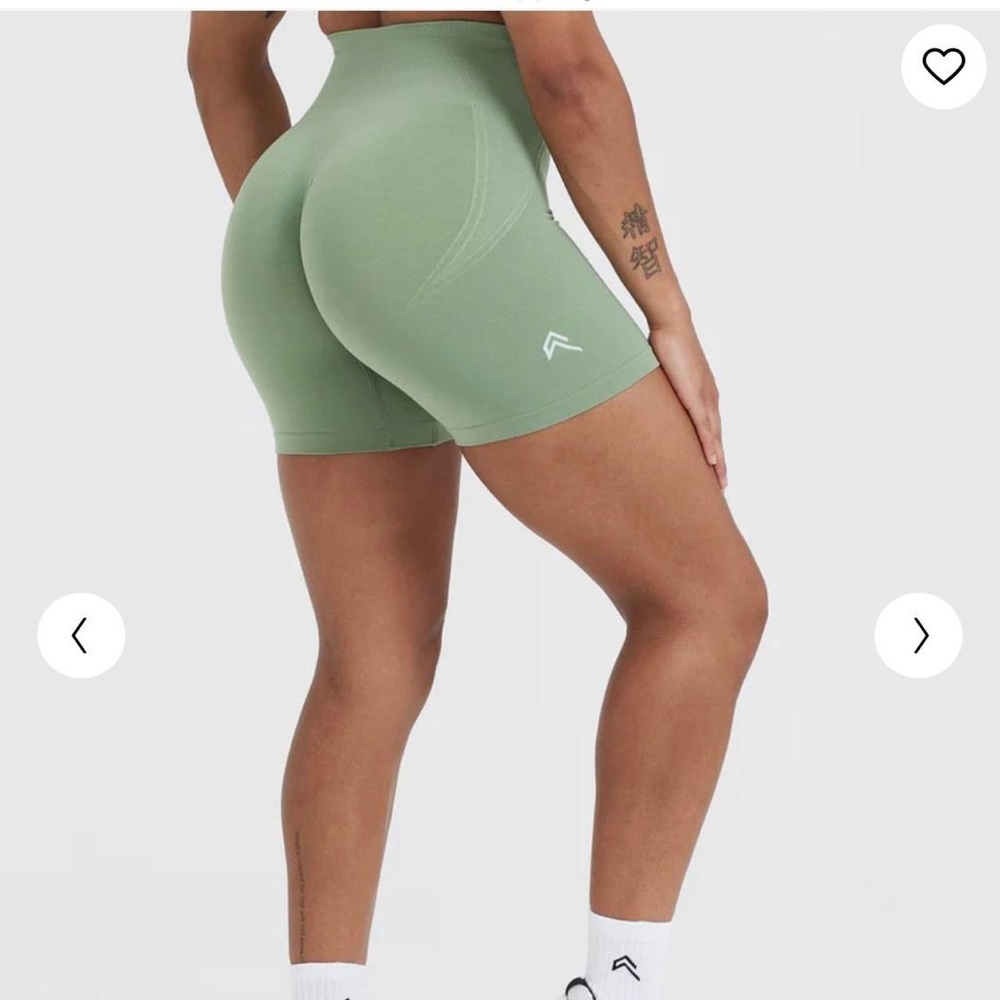 NWT Oner Active EFFORTLESS SEAMLESS SHORTS KNITTED LOGO Sage S